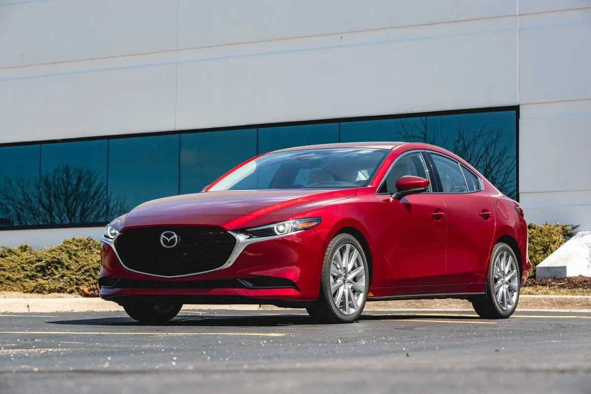 Kekurangan Mazda 3 vs Mazda CX-3