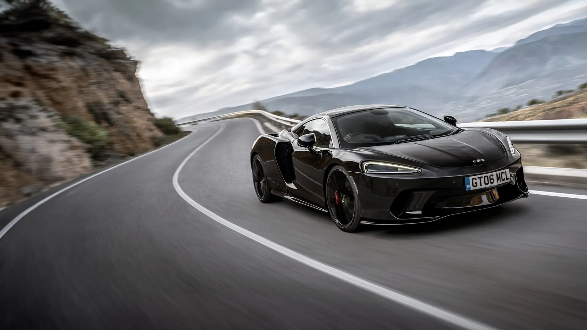 mclaren gtr gambar