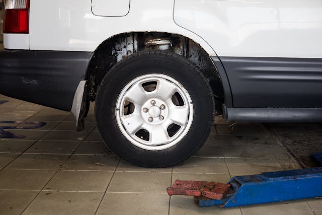 Tanda Mobil Pribadi Membutuhkan Spooring